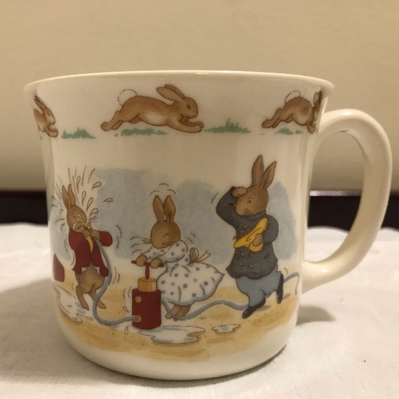 Bunnykins Royal Doulton Water Fight Mug - Picture 2 of 6